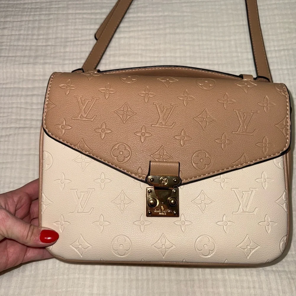 Louis Vuitton Tan and Cream Crossbody Bag - Picture 2 of 9